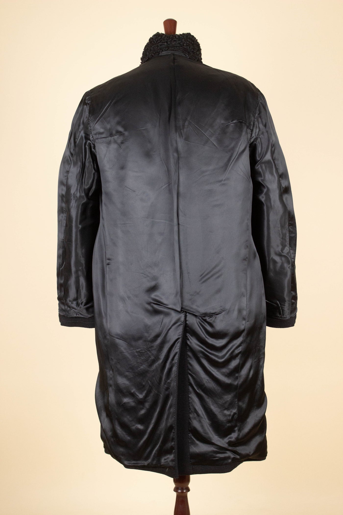 SWEDISH 1965 BESPOKE BLACK DOUBLE BREASTED OVERCOAT WITH PERSIAN COLLAR. SIZE CA EU 46