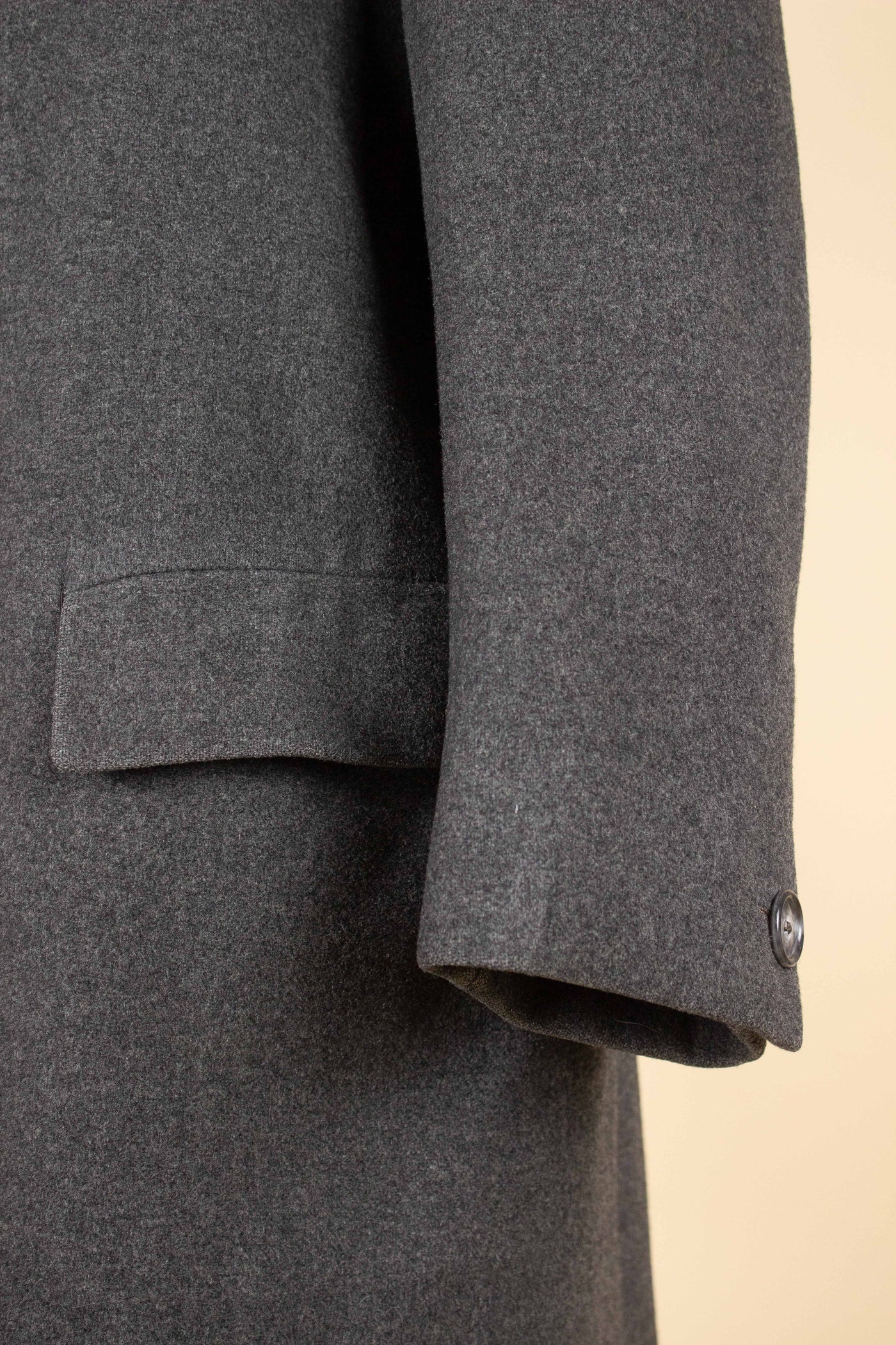 SWEDISH BESPOKE 1955 GREY DOUBLE BREASTED OVERCOAT BY OHLSSONS. SIZE CA EU 48-50