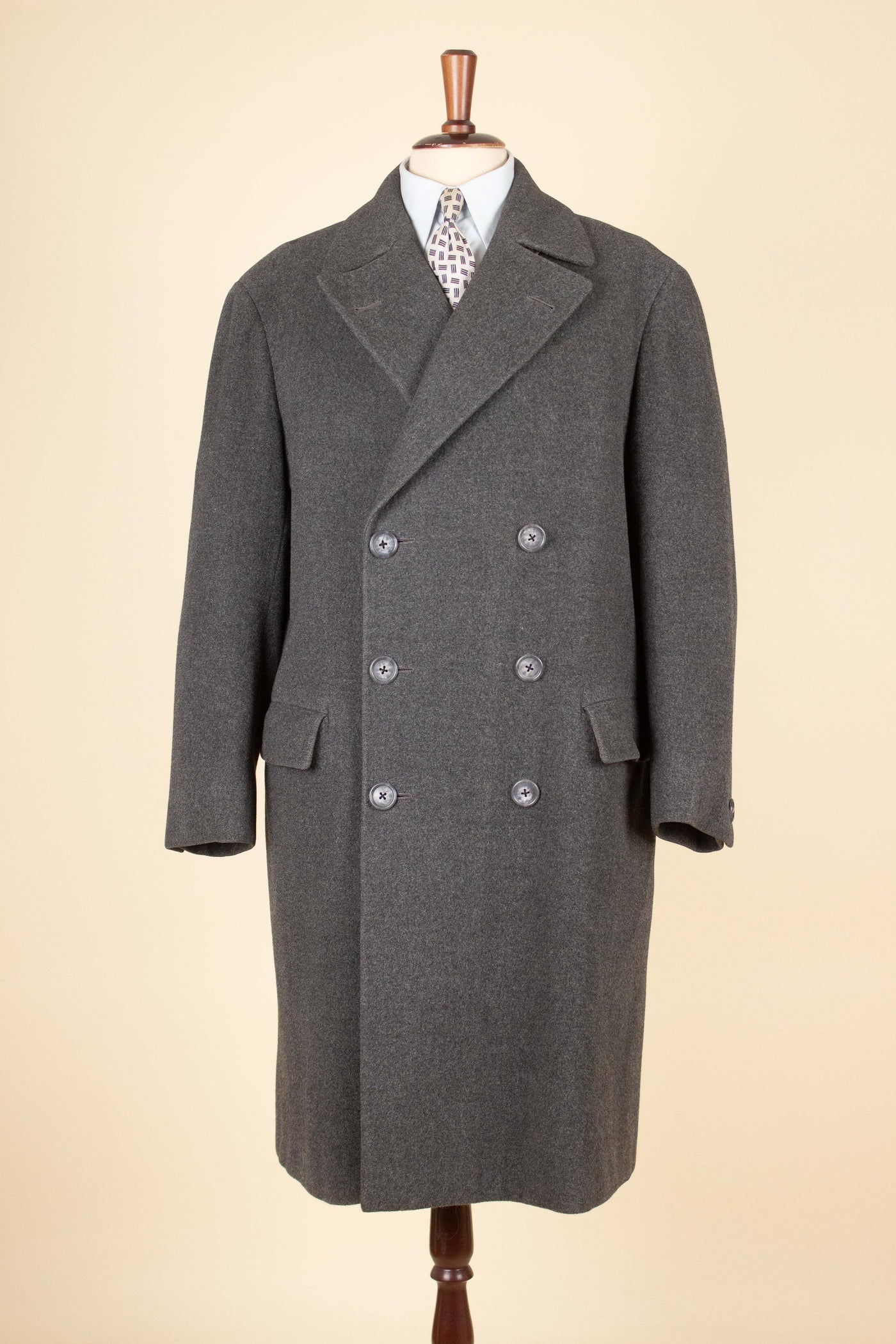 SWEDISH BESPOKE 1955 GREY DOUBLE BREASTED OVERCOAT BY OHLSSONS. SIZE CA EU 48-50