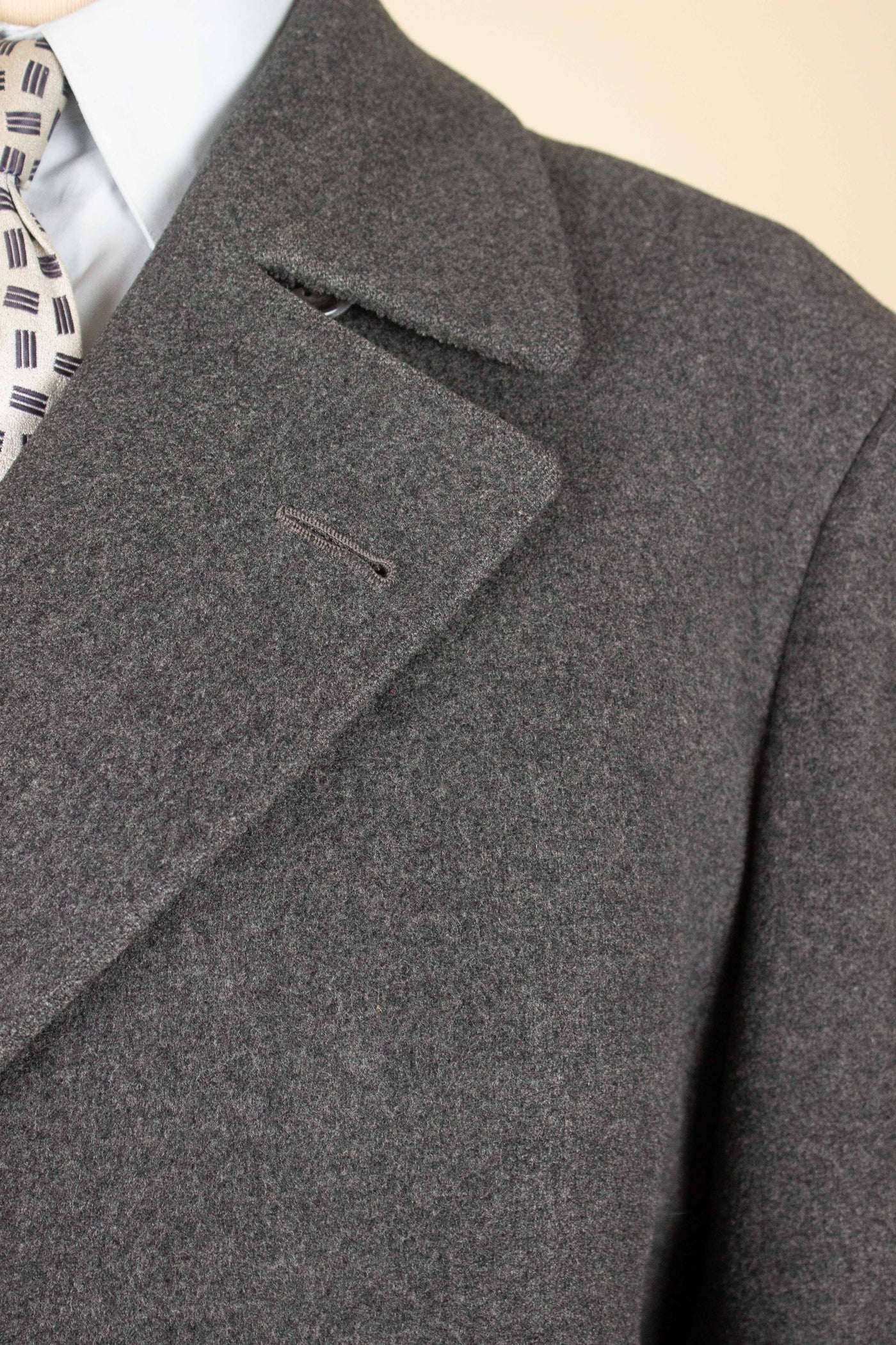 SWEDISH BESPOKE 1955 GREY DOUBLE BREASTED OVERCOAT BY OHLSSONS. SIZE CA EU 48-50