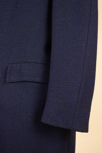 SWEDISH 1960S DARK BLUE CHECKERED RAGLAN OVERCOAT BY DRESS. SIZE CA EU 52