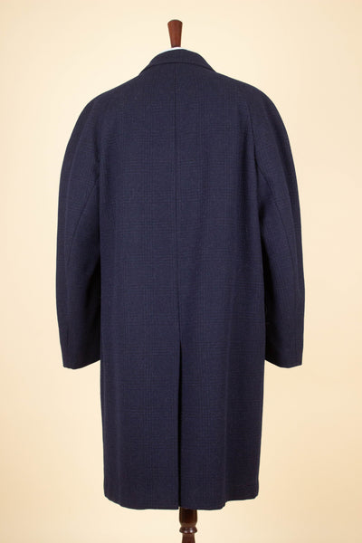SWEDISH 1960S DARK BLUE CHECKERED RAGLAN OVERCOAT BY DRESS. SIZE CA EU 52