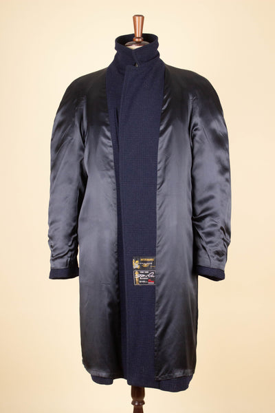 SWEDISH 1960S DARK BLUE CHECKERED RAGLAN OVERCOAT BY DRESS. SIZE CA EU 52