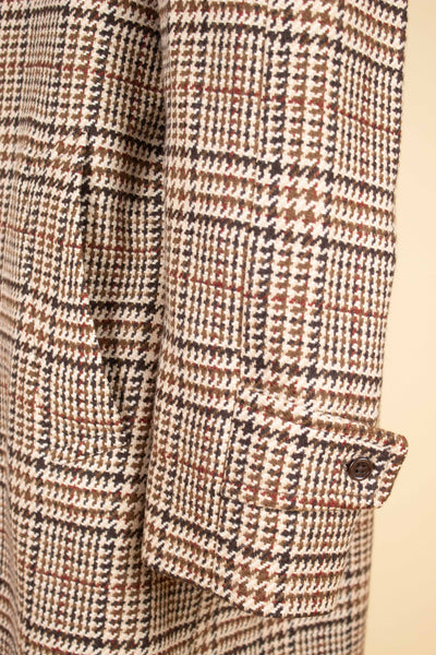 BRITISH 1970S BROWN CHECKERED 100% LAMBSWOOL RAGLAN OVERCOAT BY RODEX. SIZE CA EU 50