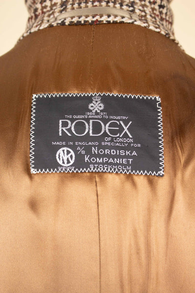 BRITISH 1970S BROWN CHECKERED 100% LAMBSWOOL RAGLAN OVERCOAT BY RODEX. SIZE CA EU 50