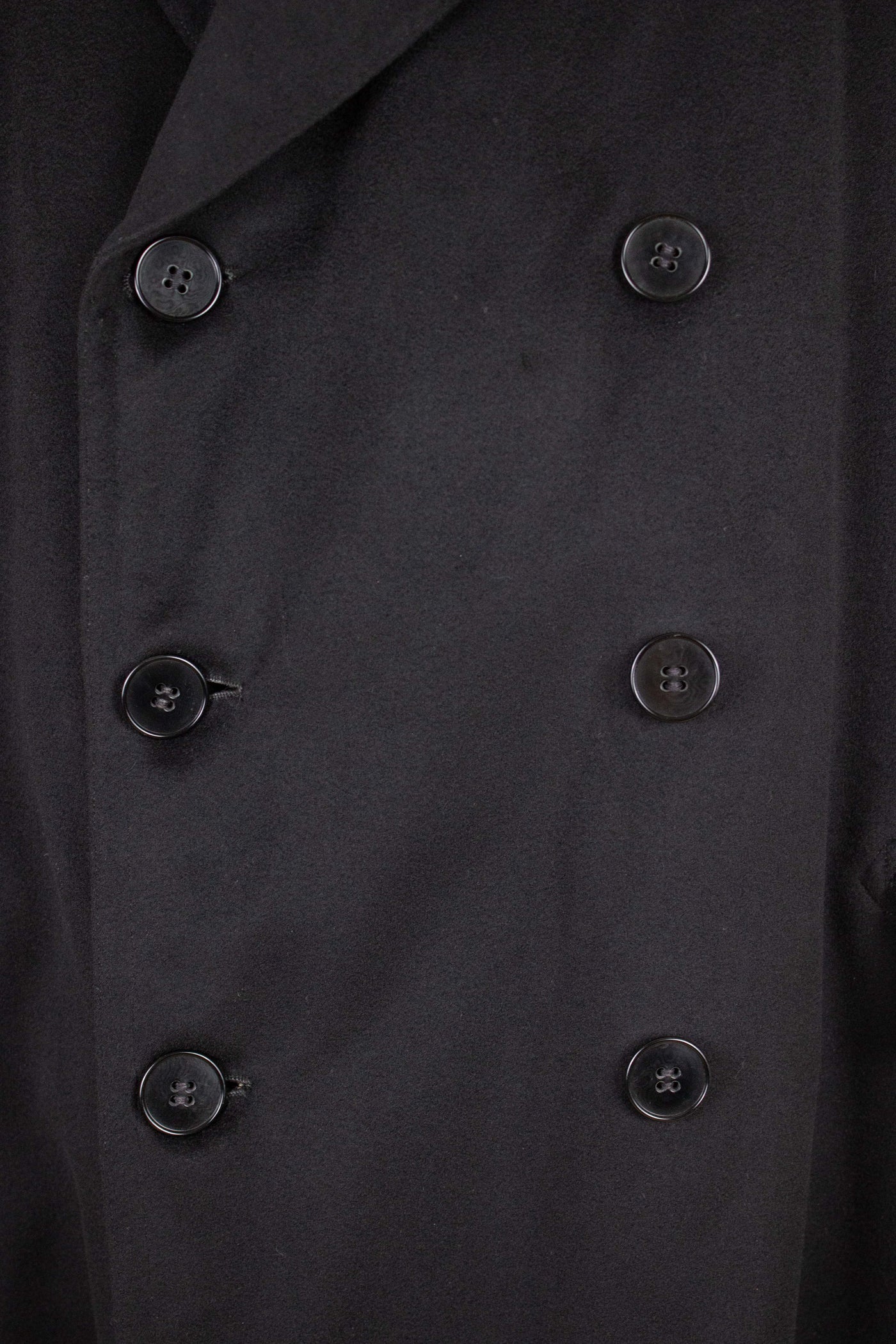 SWEDISH 1910S BLACK DOUBLE BREASTED CHESTERFIELD COAT WITH VELVET COLLAR. SIZE CA EU 52