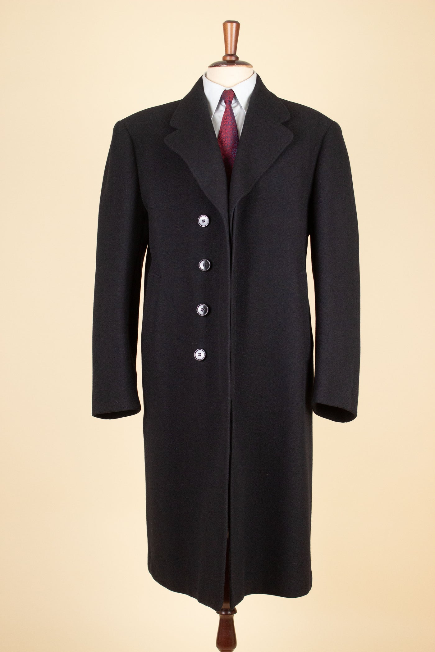 SWEDISH 1930S/1940S BLACK HERRINGBONE SINGLE BREASTED OVERCOAT. SIZE CA EU 48