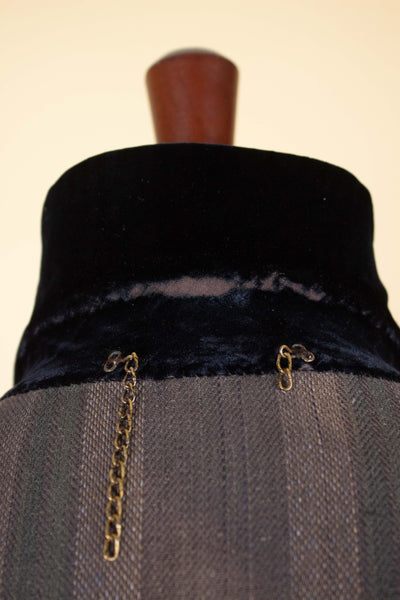 SWEDISH 1910S DARK BLUE DOUBLE BREASTED CHESTERFIELD COAT WITH VELVET COLLAR. SIZE CA EU 46-48 LONG
