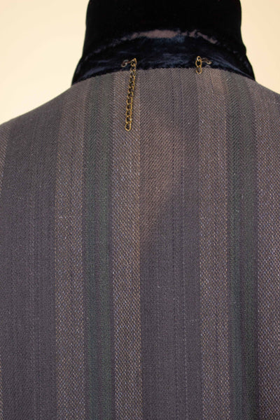 SWEDISH 1910S DARK BLUE DOUBLE BREASTED CHESTERFIELD COAT WITH VELVET COLLAR. SIZE CA EU 46-48 LONG
