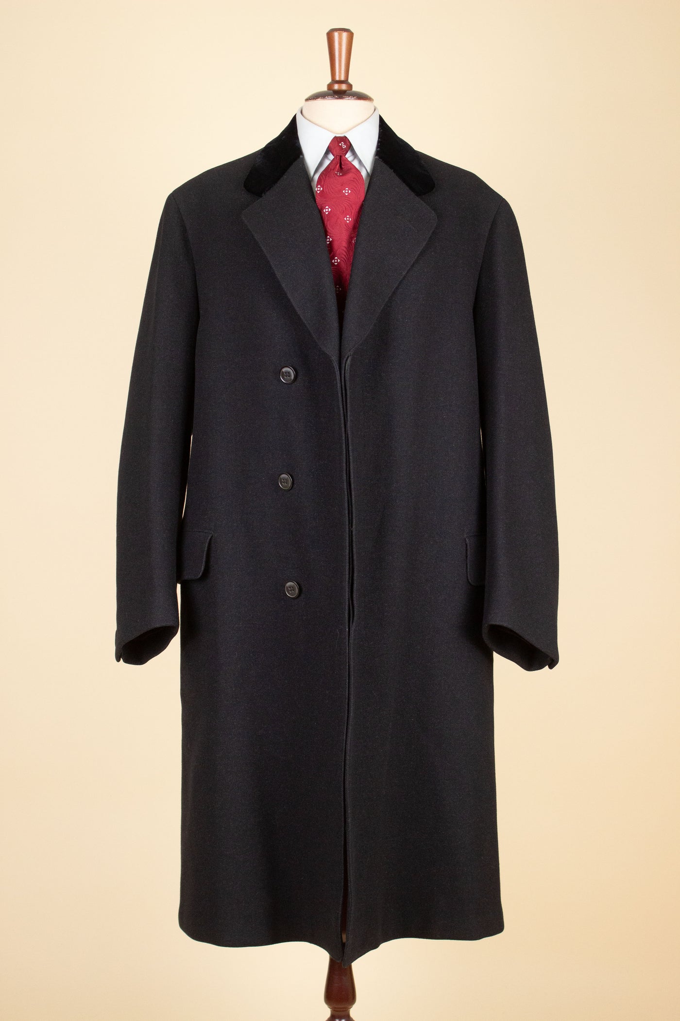 SWEDISH 1926 BLACK BESPOKE SINGLE BREASTED COVERT COAT BY P.E. DUNELL. SIZE CA EU 48