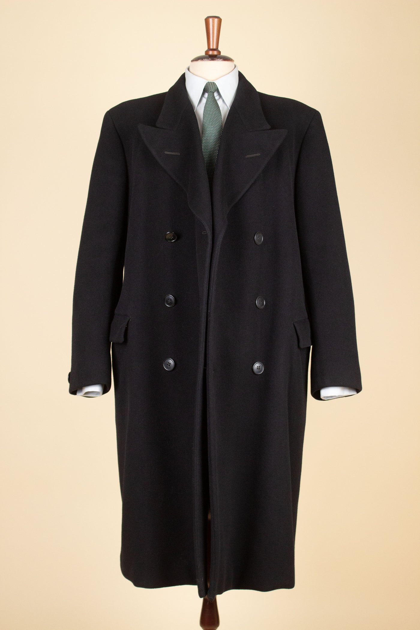 SWEDISH 1930S BLACK DOUBLE BREASTED BESPOKE OVERCOAT. SIZE CA EU 48