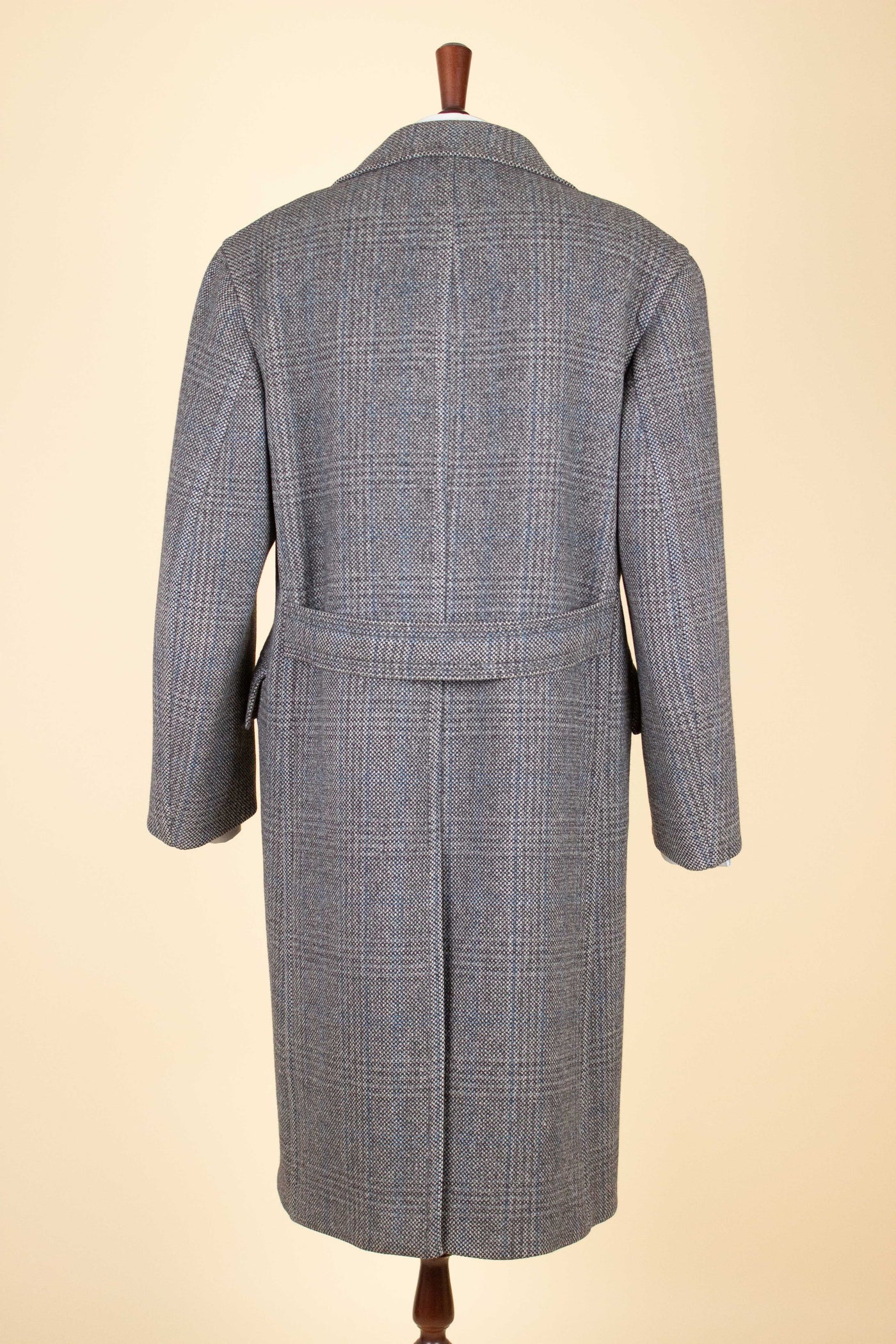 SWEDISH 1940S/1950S GREY PRINCE OF WALES DOUBLE BREASTED OVERCOAT BY DRESS. SIZE CA EU 48