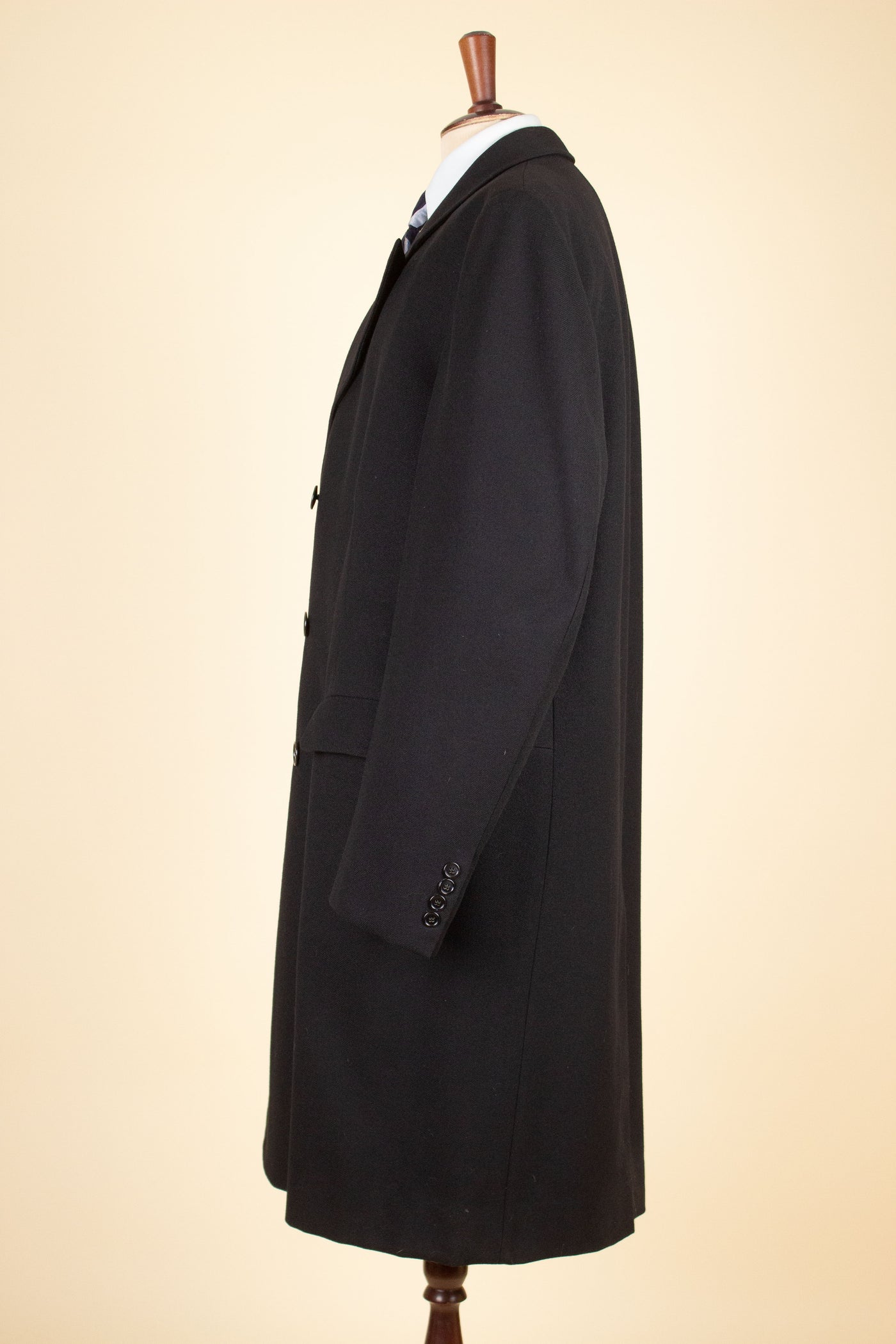 SWEDISH 1950S/1960S BLACK DOUBLE BREASTED OVERCOAT. SIZE CA EU 52