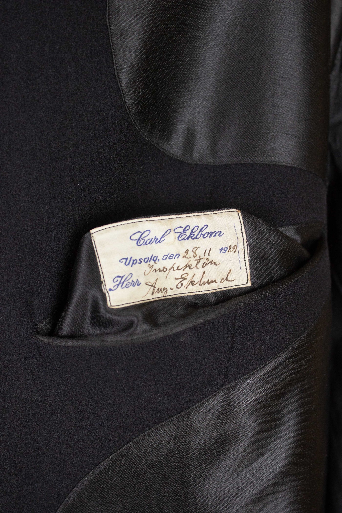 SWEDISH 1929 BLACK DOUBLE BREASTED BESPOKE OVERCOAT BY CARL EKBOM. SIZE CA EU 50