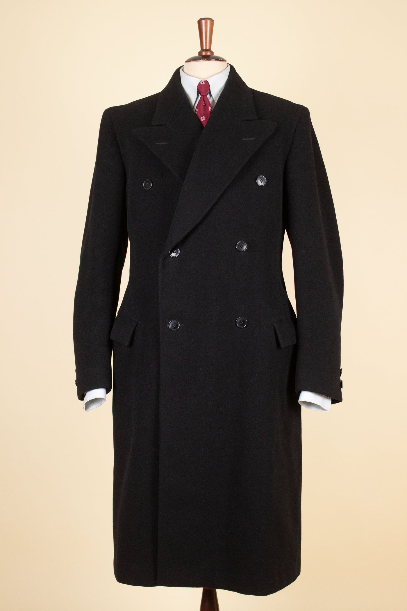 SWEDISH 1930S BLACK DOUBLE BREASTED HEAVYWEIGHT OVERCOAT BY MATADOR. SIZE CA EU 46