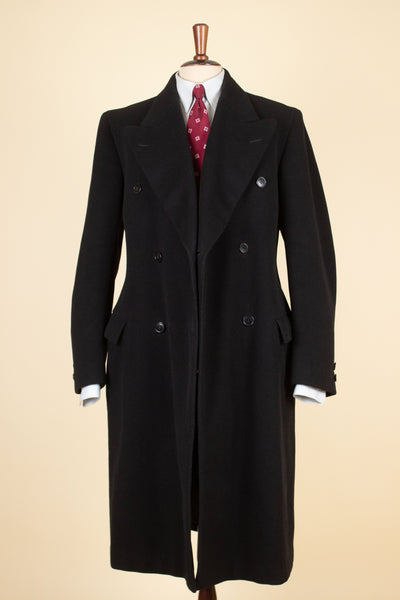 SWEDISH 1930S BLACK DOUBLE BREASTED HEAVYWEIGHT OVERCOAT BY MATADOR. SIZE CA EU 46