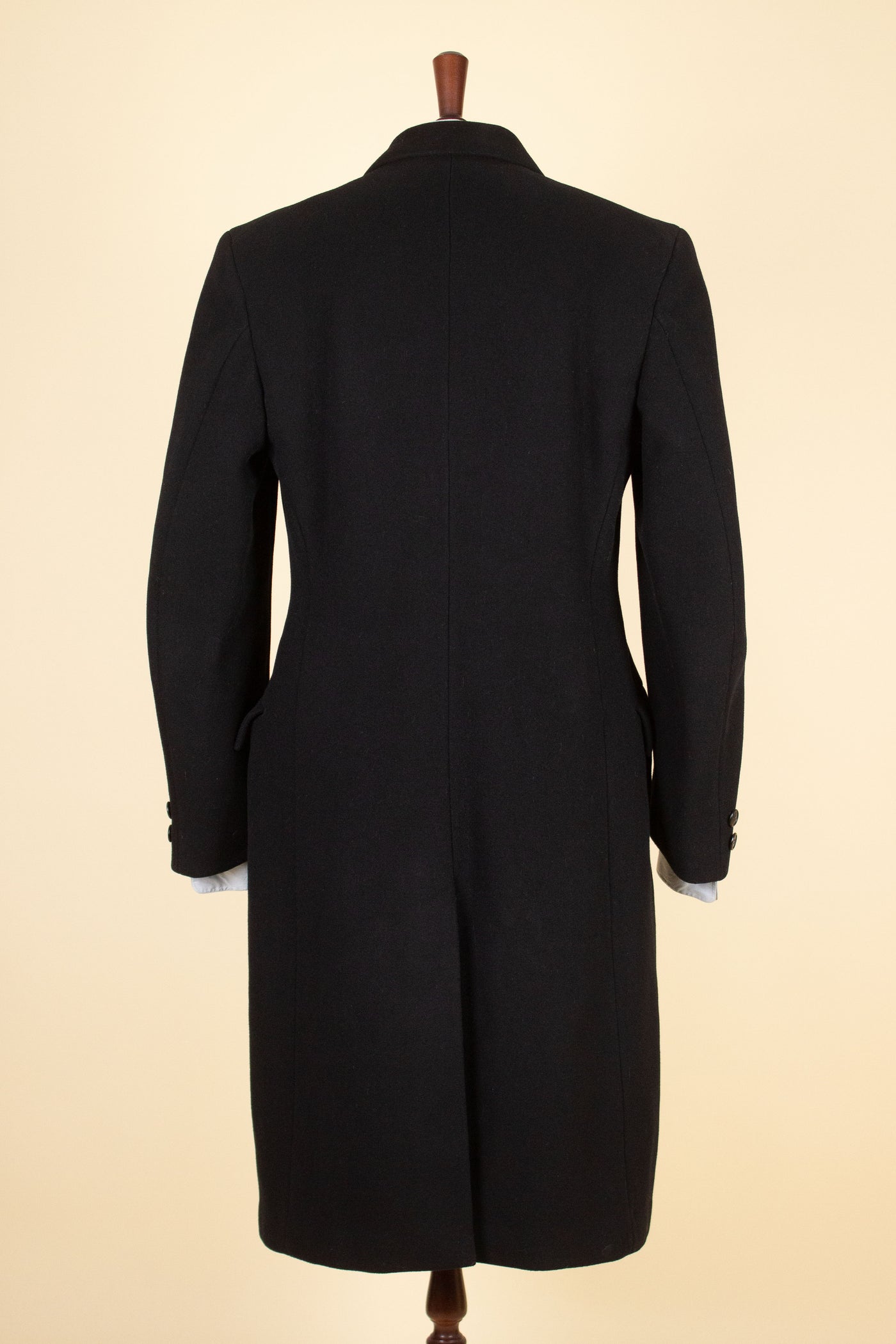 SWEDISH 1930S BLACK DOUBLE BREASTED HEAVYWEIGHT OVERCOAT BY MATADOR. SIZE CA EU 46