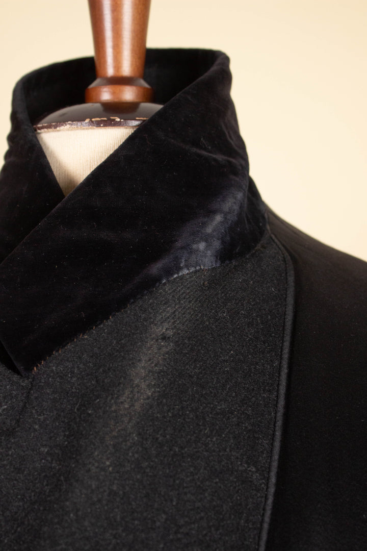 SWEDISH 1920S DARK GREY CHESTERFIELD COAT. SIZE CA EU 48 – A