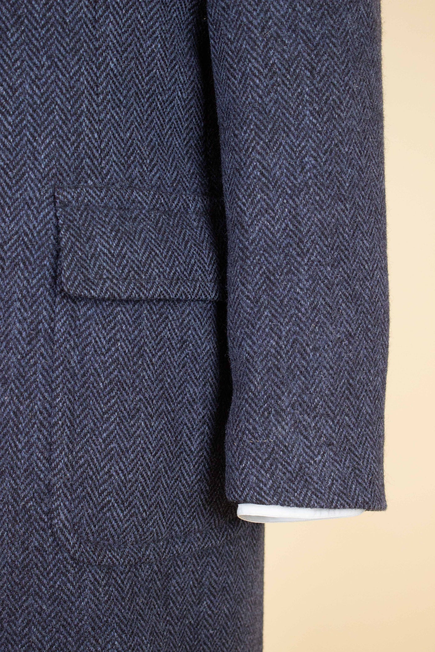 BRITISH 1960 BLUE HERRINGBONE DOUBLE BREASTED HARRIS TWEED OVERCOAT. SIZE CA EU 48 L