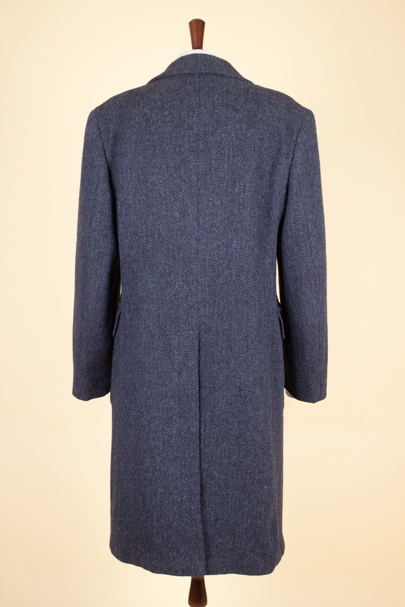 BRITISH 1960 BLUE HERRINGBONE DOUBLE BREASTED HARRIS TWEED OVERCOAT. SIZE CA EU 48 L