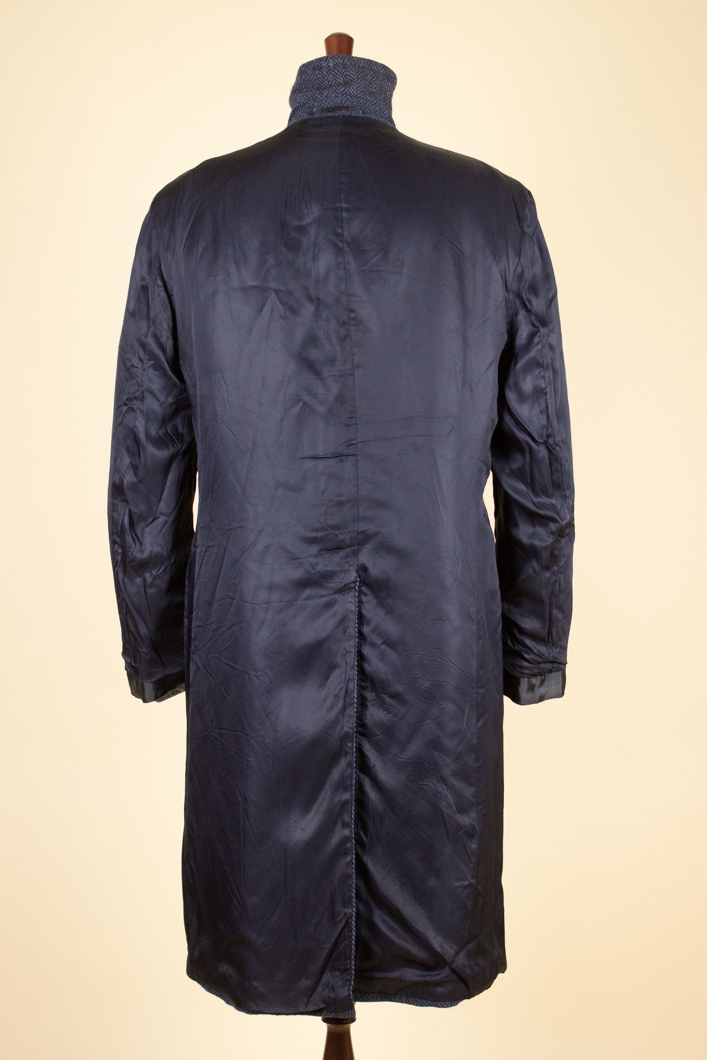 BRITISH 1960 BLUE HERRINGBONE DOUBLE BREASTED HARRIS TWEED OVERCOAT. SIZE CA EU 48 L