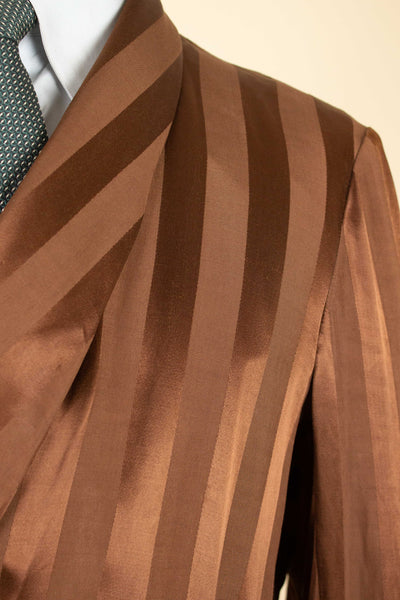 SWEDISH 1940S/1950S REDDISH-BROWN SILK DRESSING GOWN. SIZE CA EU 48