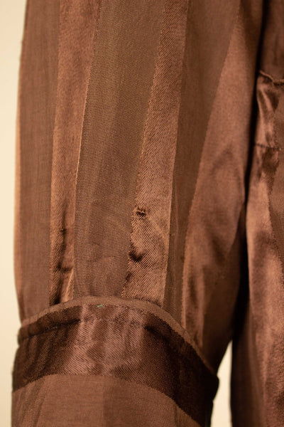 SWEDISH 1940S/1950S REDDISH-BROWN SILK DRESSING GOWN. SIZE CA EU 48