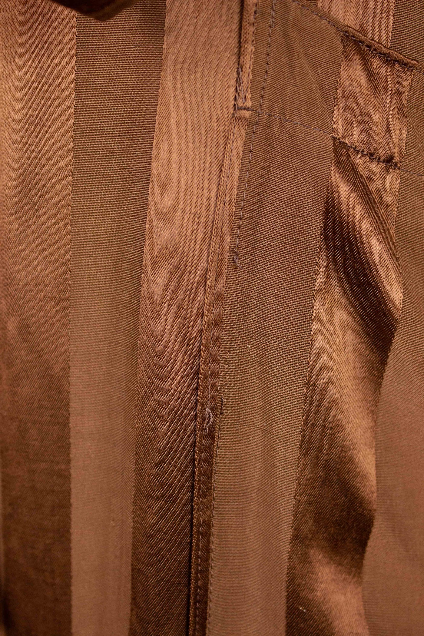 SWEDISH 1940S/1950S REDDISH-BROWN SILK DRESSING GOWN. SIZE CA EU 48