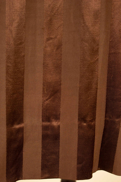 SWEDISH 1940S/1950S REDDISH-BROWN SILK DRESSING GOWN. SIZE CA EU 48