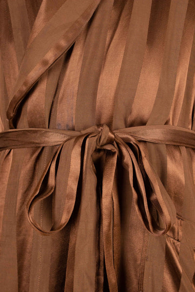SWEDISH 1940S/1950S REDDISH-BROWN SILK DRESSING GOWN. SIZE CA EU 48