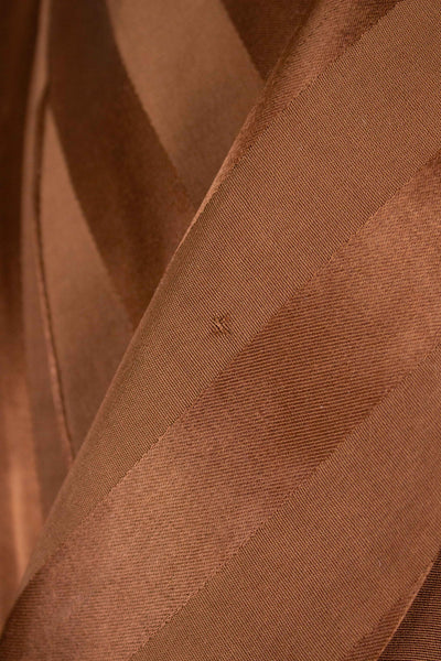 SWEDISH 1940S/1950S REDDISH-BROWN SILK DRESSING GOWN. SIZE CA EU 48