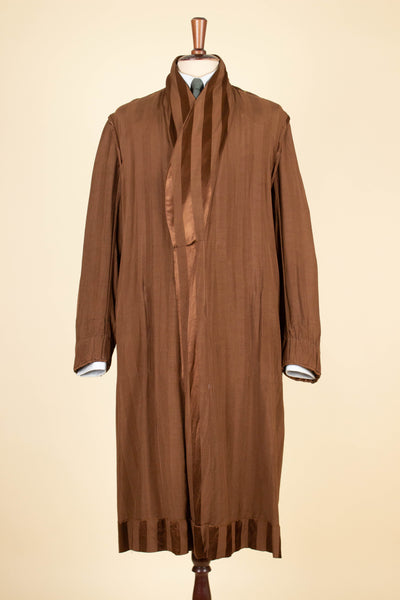SWEDISH 1940S/1950S REDDISH-BROWN SILK DRESSING GOWN. SIZE CA EU 48