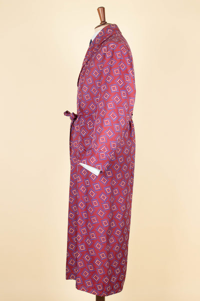 SWEDISH 1940S/1950S RED PATTERNED SILK DRESSING GOWN. SIZE CA EU 46