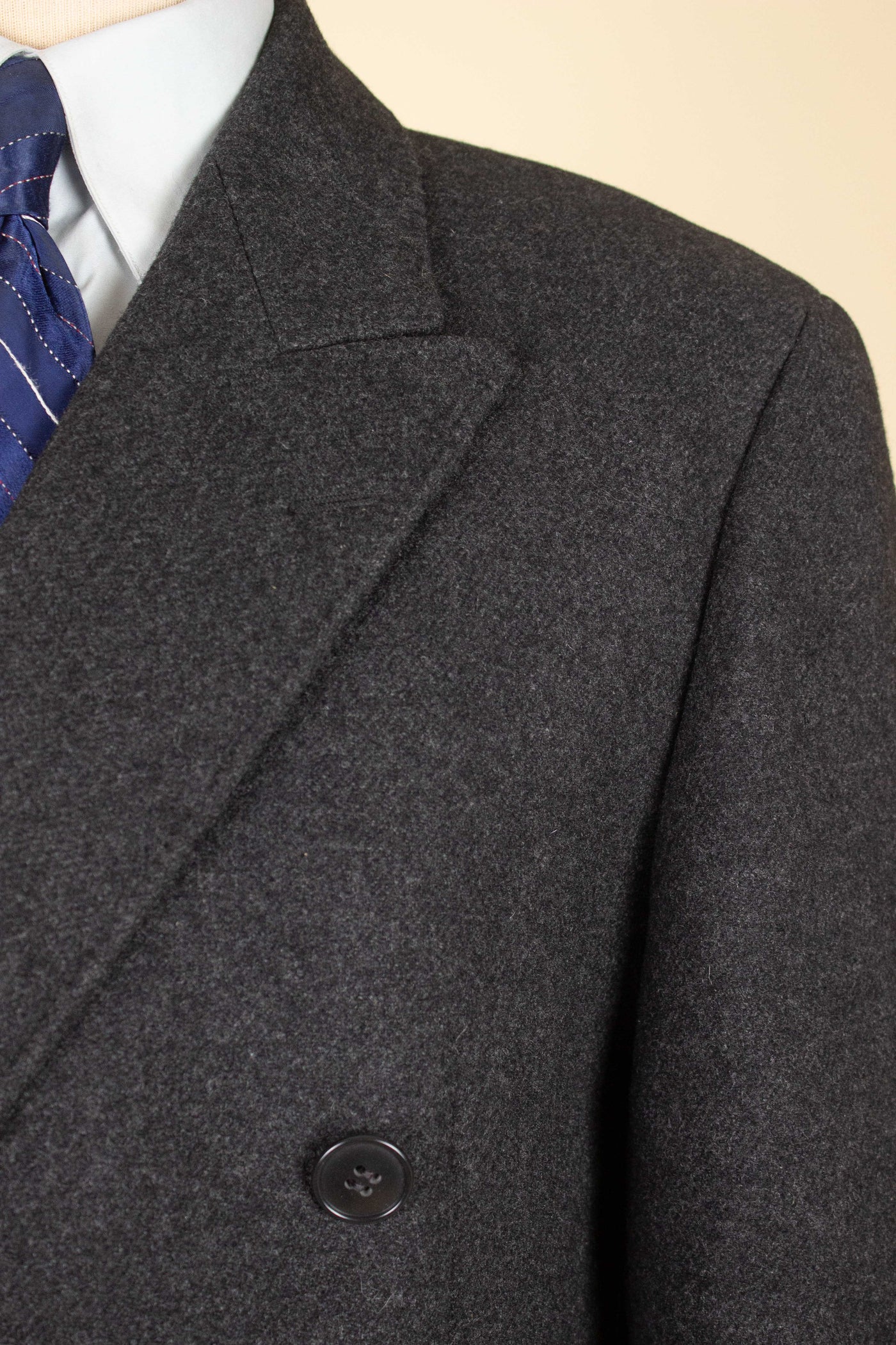 SWEDISH 1950S DOUBLE BREASTED DARK GREY TWILL OVERCOAT BY JUNEX. SIZE CA EU 48