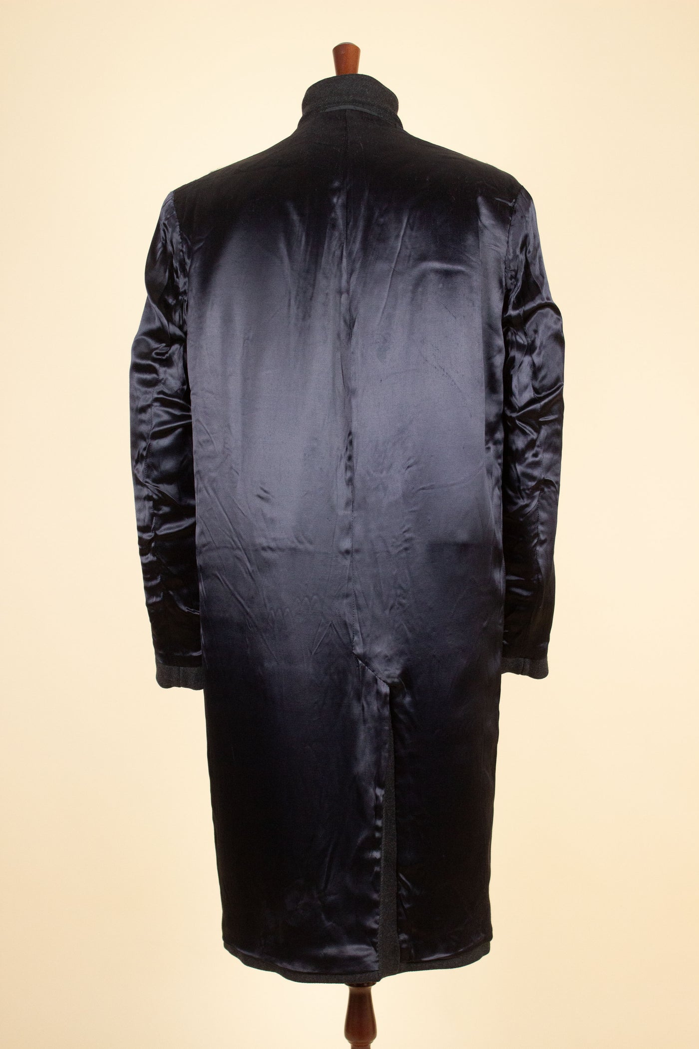 SWEDISH 1940S/1950S DARK GREY SINGLE BREASTED OVERCOAT BY RAPPSON. SIZE CA EU 50