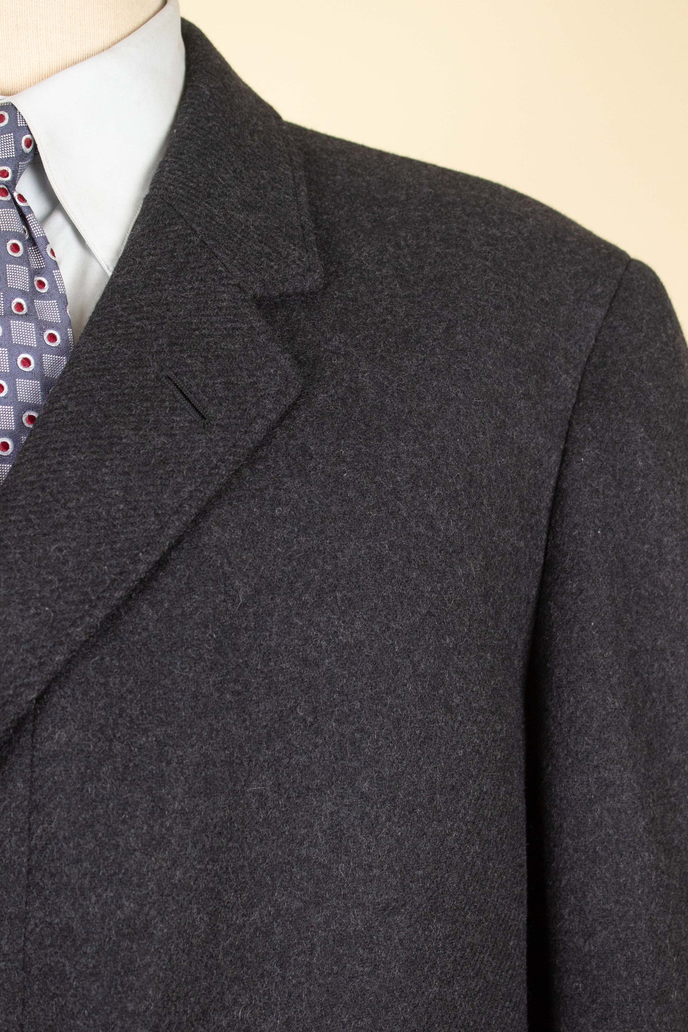 SWEDISH 1940S/1950S DARK GREY SINGLE BREASTED OVERCOAT BY RAPPSON. SIZE CA EU 50