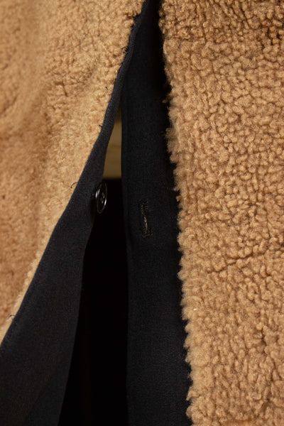 SWEDISH 1910S/1920S BLACK OVERCOAT WITH PERSIAN COLLAR AND FUR LINING, BY PAUL U. BERGSTRÖM. SIZE CA EU 48