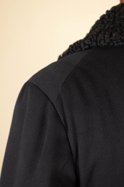 SWEDISH 1910S/1920S BLACK OVERCOAT WITH PERSIAN COLLAR AND FUR LINING, BY PAUL U. BERGSTRÖM. SIZE CA EU 48