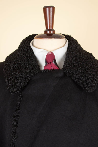 SWEDISH 1910S/1920S BLACK OVERCOAT WITH PERSIAN COLLAR AND FUR LINING, BY PAUL U. BERGSTRÖM. SIZE CA EU 48