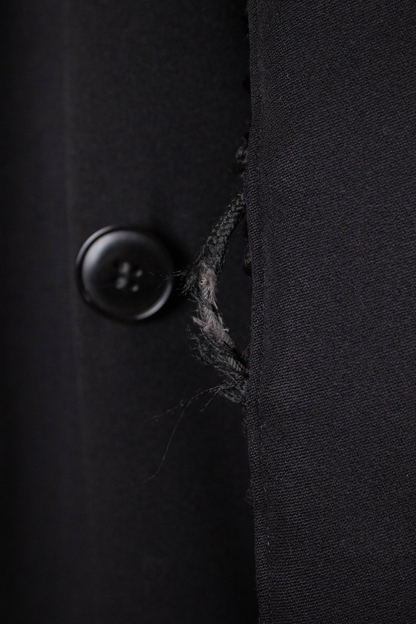 SWEDISH 1910S/1920S BLACK OVERCOAT WITH PERSIAN COLLAR AND FUR LINING, BY PAUL U. BERGSTRÖM. SIZE CA EU 48