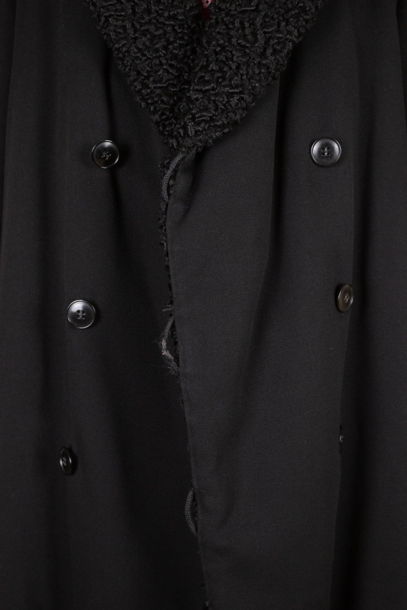 SWEDISH 1910S/1920S BLACK OVERCOAT WITH PERSIAN COLLAR AND FUR LINING, BY PAUL U. BERGSTRÖM. SIZE CA EU 48