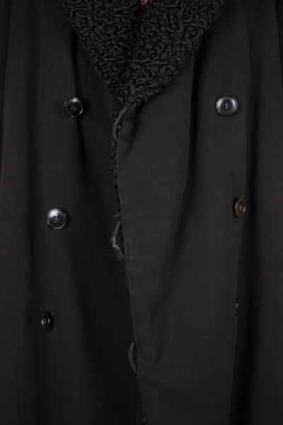 SWEDISH 1910S/1920S BLACK OVERCOAT WITH PERSIAN COLLAR AND FUR LINING, BY PAUL U. BERGSTRÖM. SIZE CA EU 48