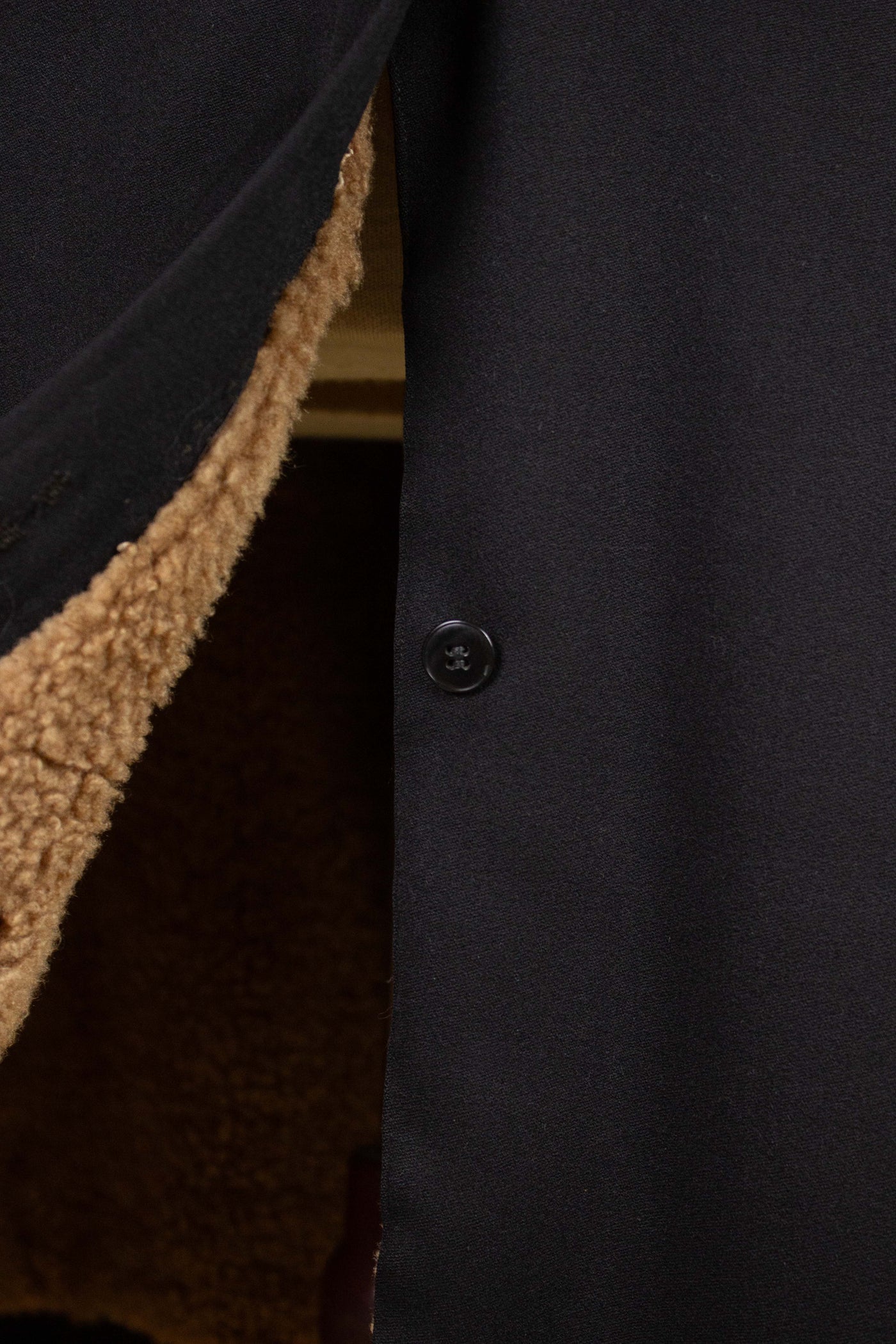 SWEDISH 1910S/1920S BLACK OVERCOAT WITH PERSIAN COLLAR AND FUR LINING, BY PAUL U. BERGSTRÖM. SIZE CA EU 48