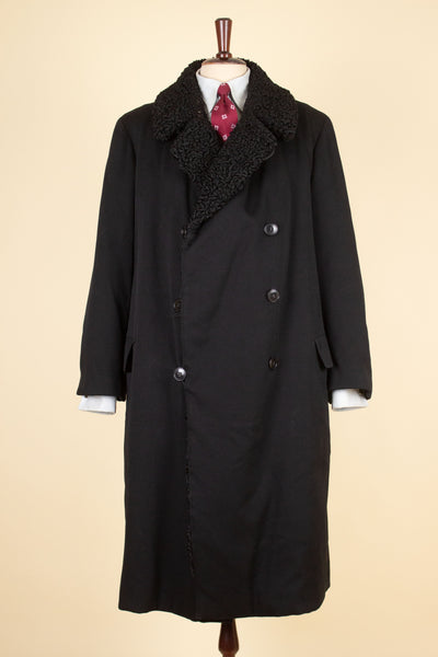 SWEDISH 1910S/1920S BLACK OVERCOAT WITH PERSIAN COLLAR AND FUR LINING, BY PAUL U. BERGSTRÖM. SIZE CA EU 48
