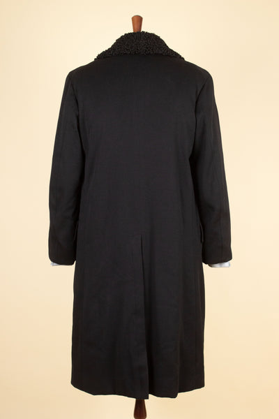 SWEDISH 1910S/1920S BLACK OVERCOAT WITH PERSIAN COLLAR AND FUR LINING, BY PAUL U. BERGSTRÖM. SIZE CA EU 48