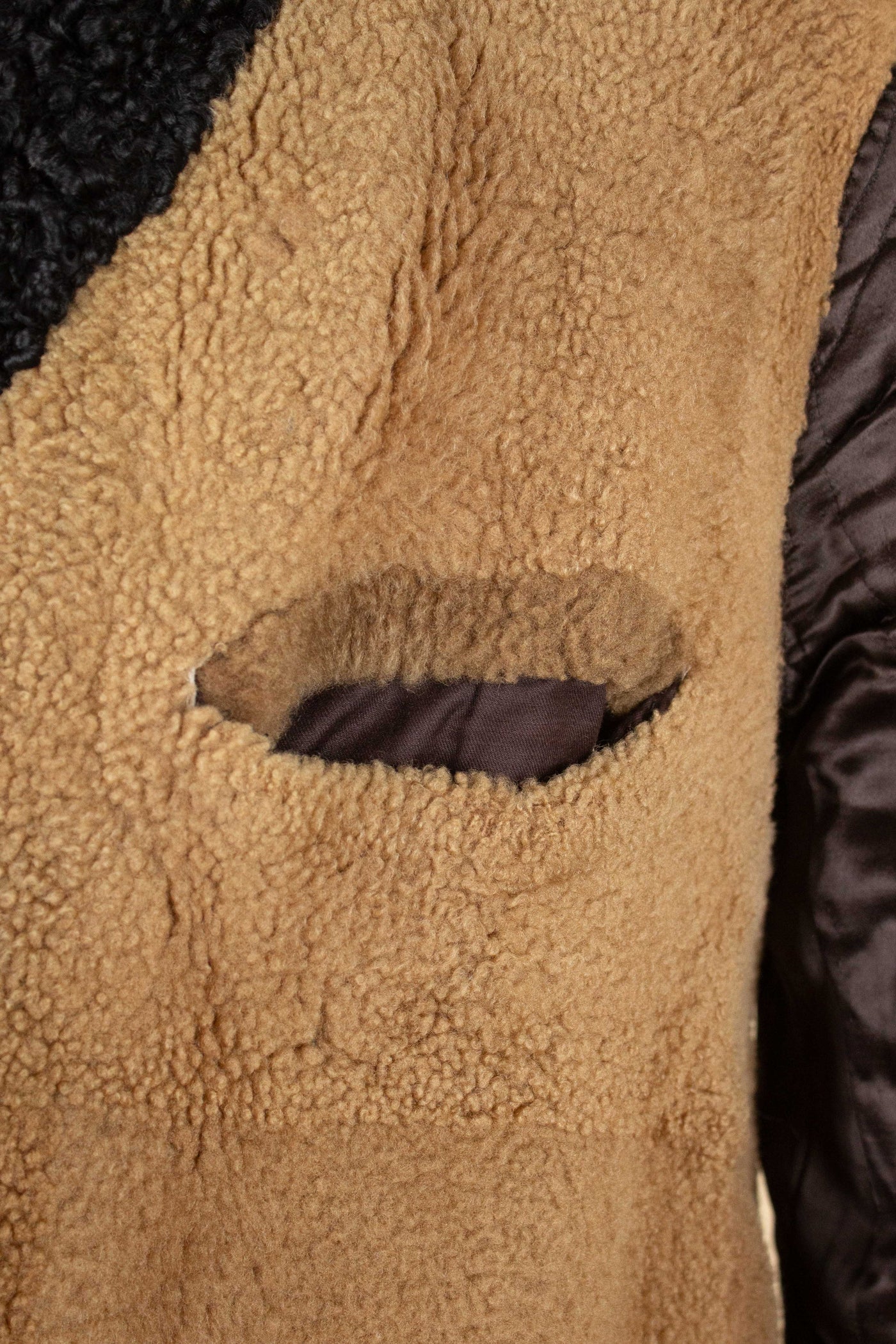SWEDISH 1910S/1920S BLACK OVERCOAT WITH PERSIAN COLLAR AND FUR LINING, BY PAUL U. BERGSTRÖM. SIZE CA EU 48