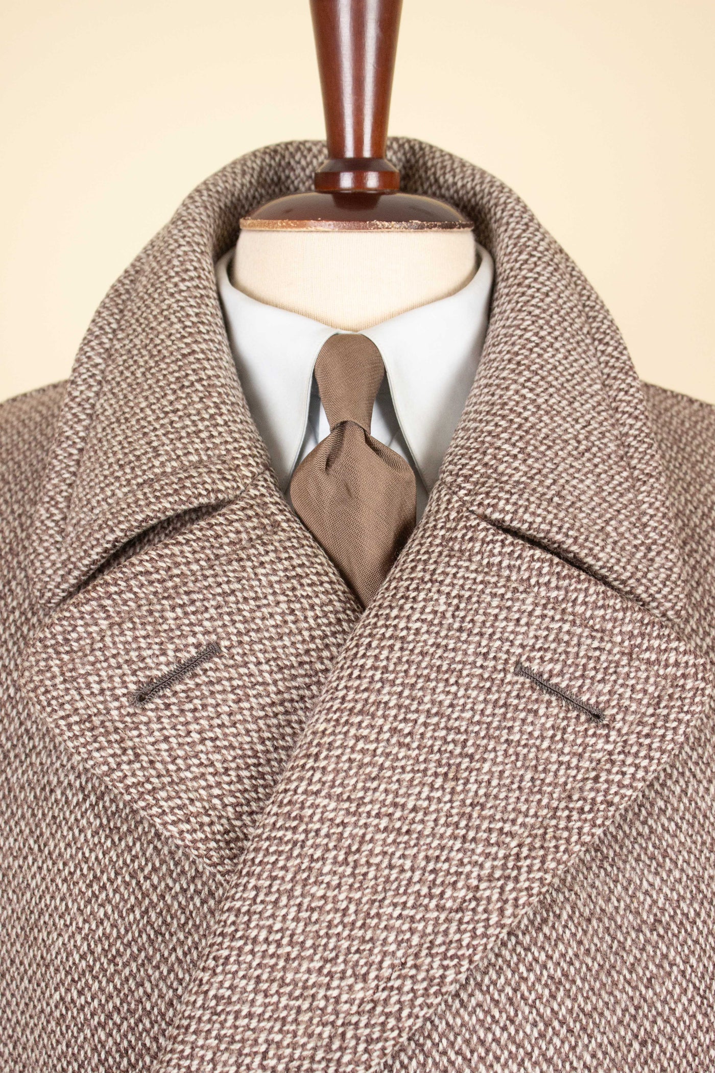 SWEDISH 1957 LIGHT BROWN DOUBLE BREASTED BESPOKE OVERCOAT BY PUB. SIZE CA EU 52-54