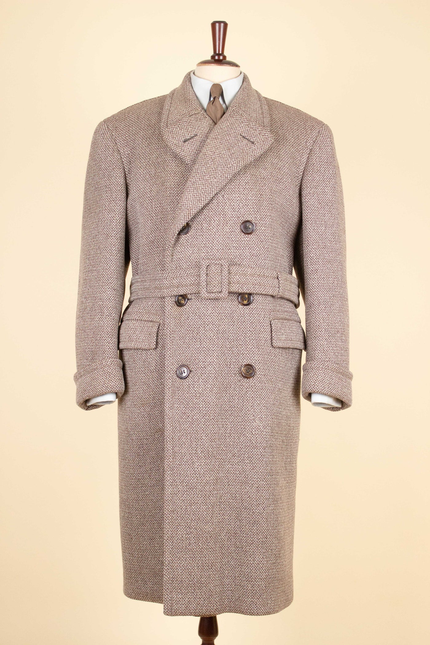 SWEDISH 1957 LIGHT BROWN DOUBLE BREASTED BESPOKE OVERCOAT BY PUB. SIZE CA EU 52-54