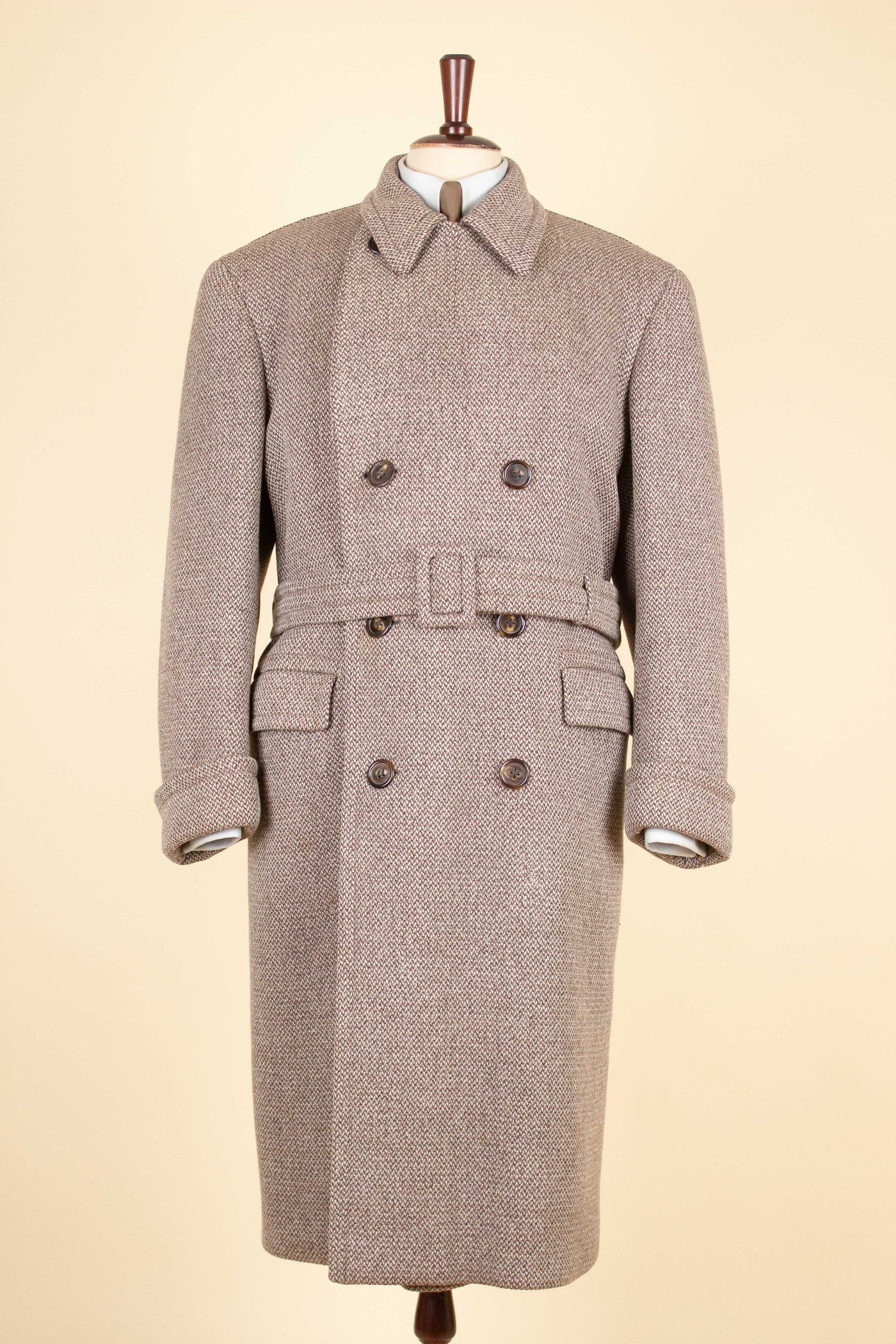 SWEDISH 1957 LIGHT BROWN DOUBLE BREASTED BESPOKE OVERCOAT BY PUB. SIZE CA EU 52-54