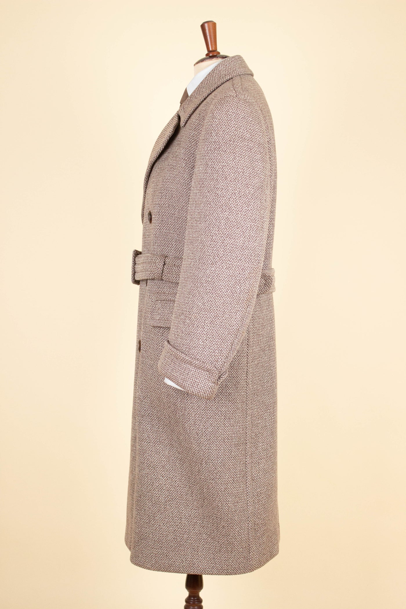 SWEDISH 1957 LIGHT BROWN DOUBLE BREASTED BESPOKE OVERCOAT BY PUB. SIZE CA EU 52-54